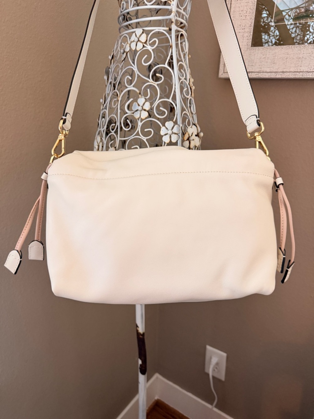 Cream Genuine Leather Medium Mamma Baguette with Gold Hardware - Picture 4 of 12
